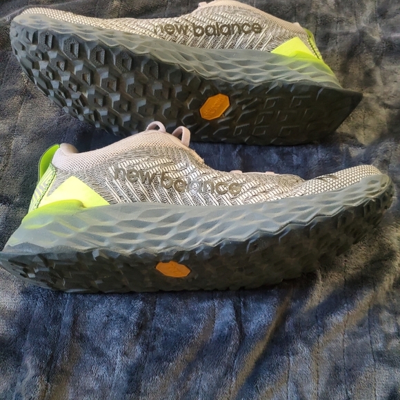 New Balance Fresh Foam X Hierro V6 Gray/Green WTHIERO6 woman's size 11 sneakers - Picture 8 of 11